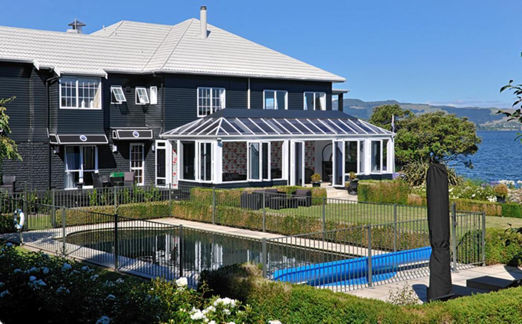 Black Swan Lakeside Boutique Hotel Rotorua Dış mekan fotoğraf